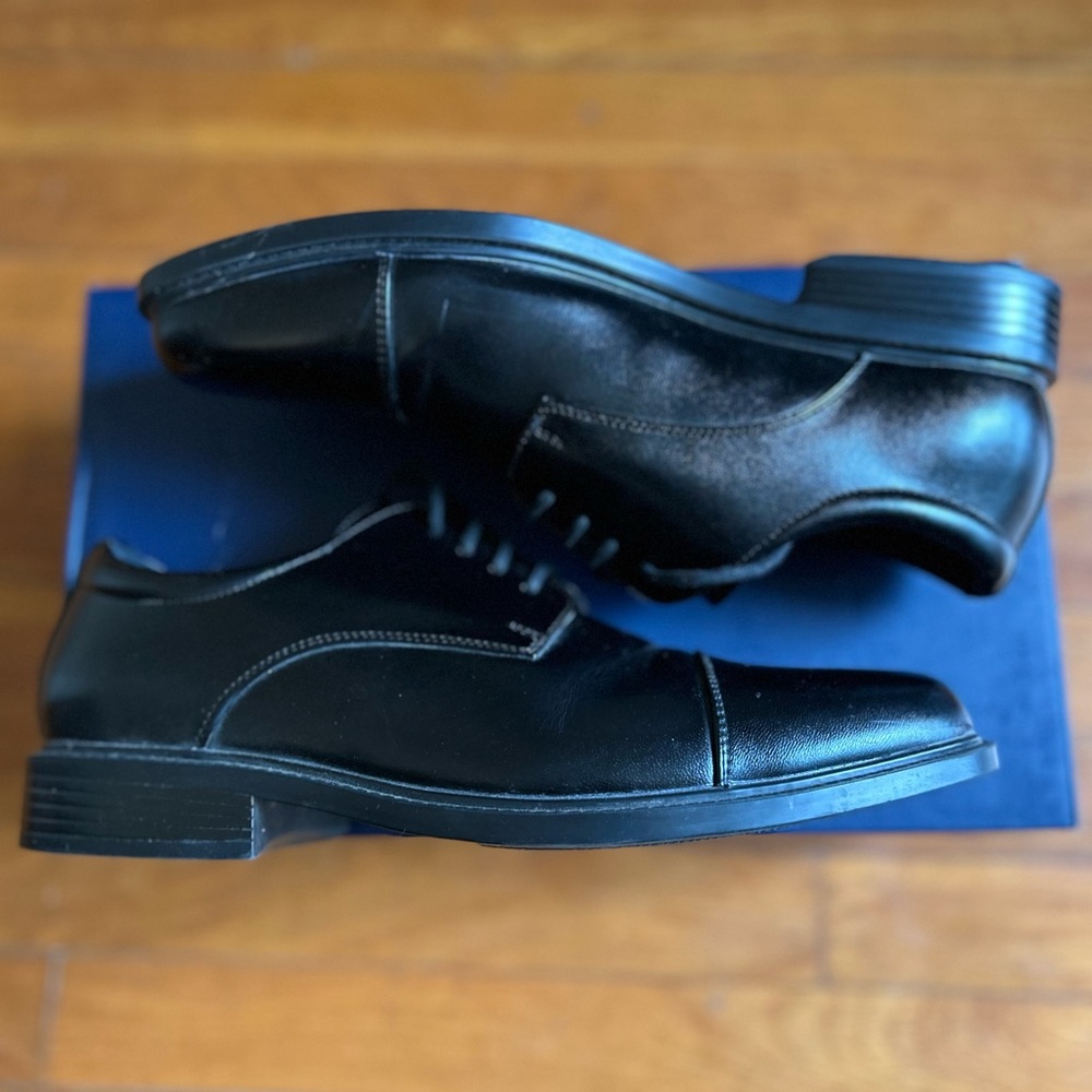 Men’s Croft and Barrow Dress Shoes, size 8.5.